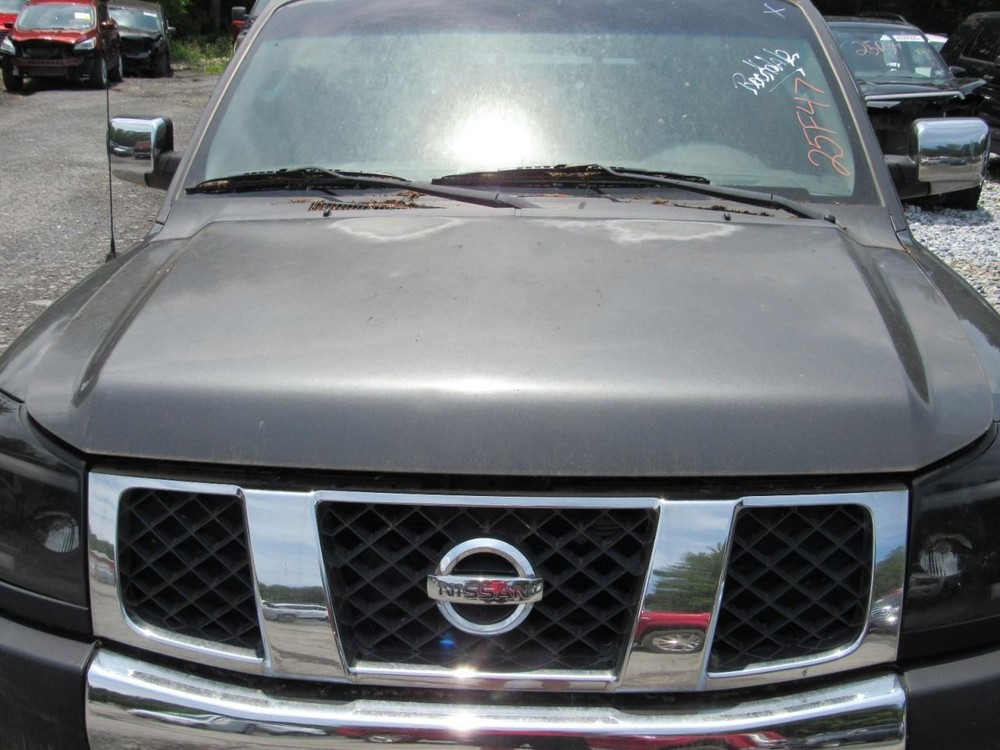 TITAN 2004 Glove Box 1055662