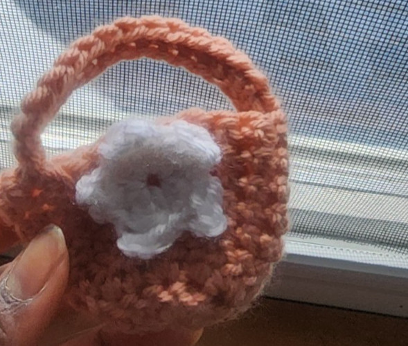 2 crochet minni basket for Easter