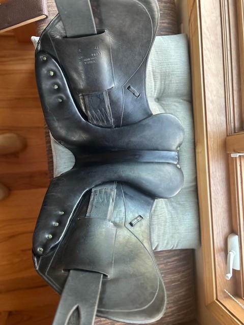 Devoucoux Dressage Saddle 17 used
