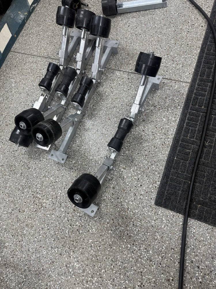 Boat Trailer Bottom Support Bracket with Keel Rollers capacity 1102 lbs