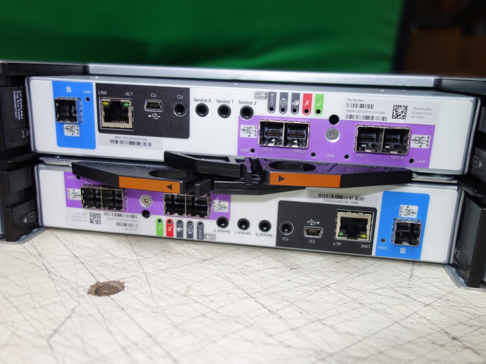 Dell EMC PowerVault ME4024 Storage Array w/ 2x FXGPW Controllers