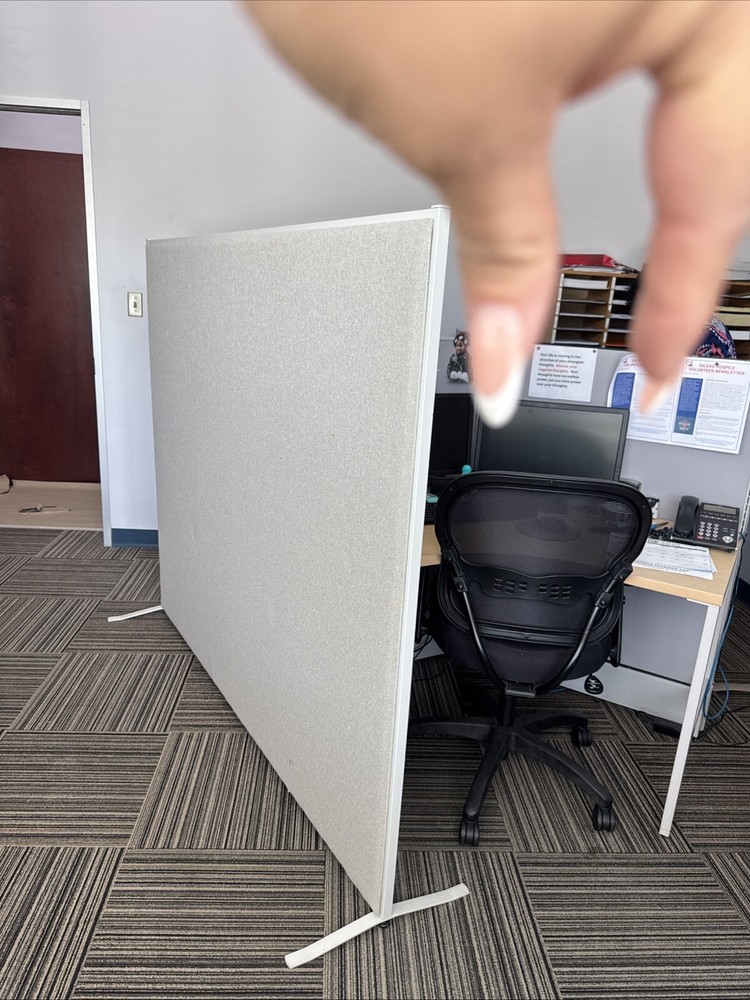 Standup room divider