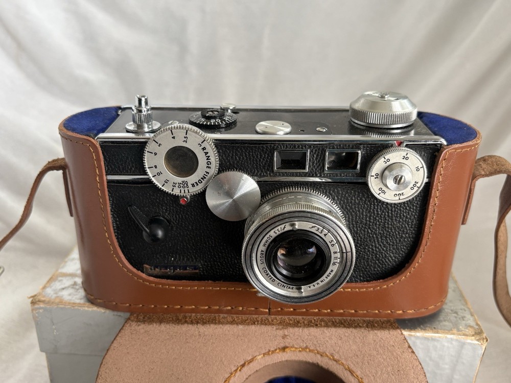 Argus C3 " The Brick" Camera box, manual, flash, case - UNTESTED