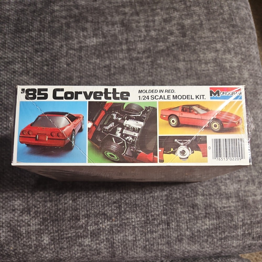1/24 SCALE MODEL KIT Monogram 1985 Chevrolet Corvette SEALED