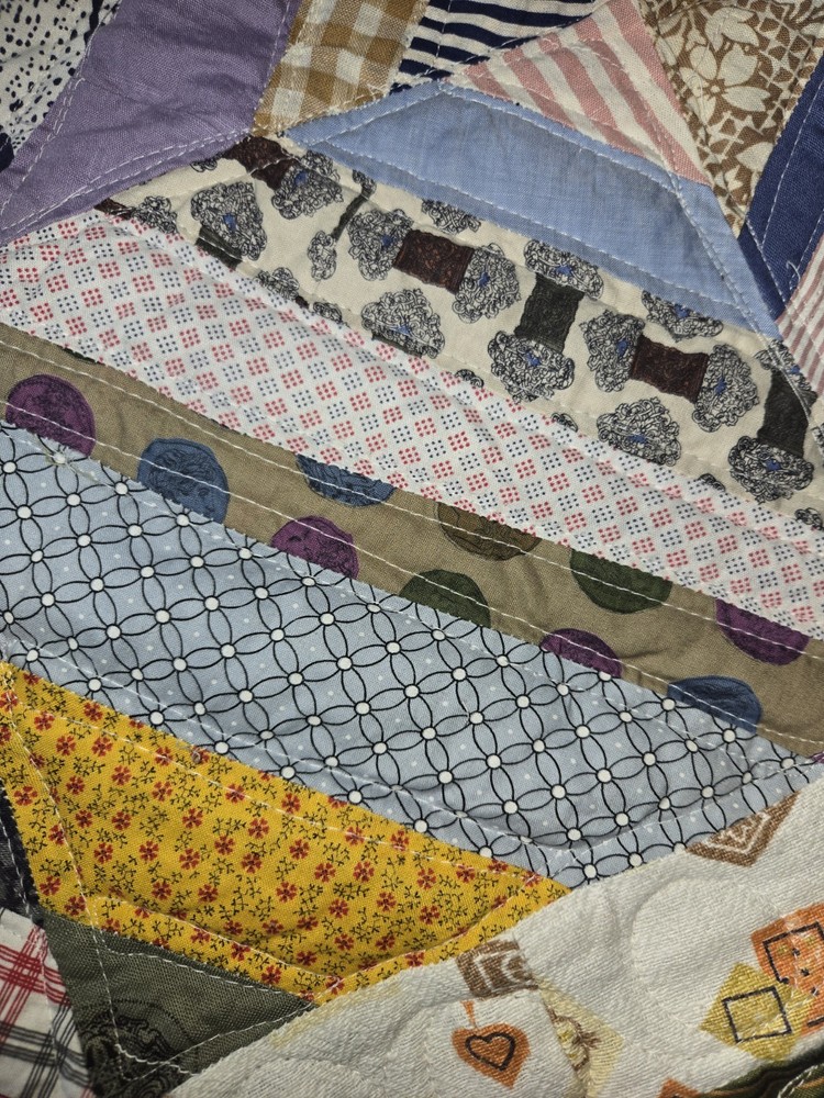 QUILT. 78X96. MACHINE QUILTED. 100 DIFFERENT PATTERNS