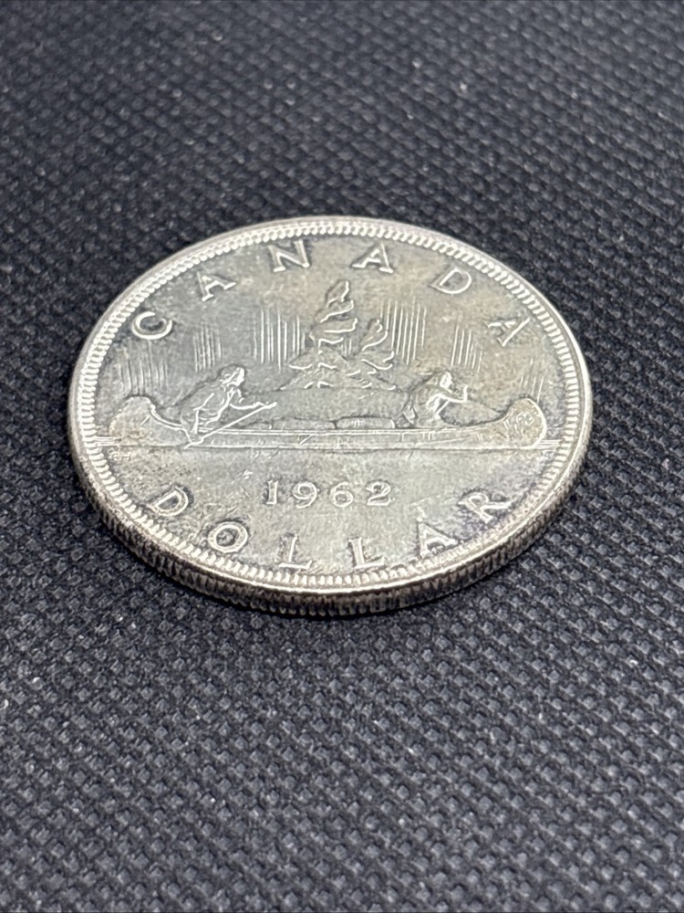 1962 Canada Silver Dollar $1 .800 Nice