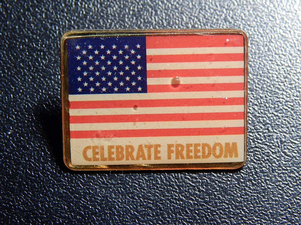 CELEBRATE FREEDOM PINBACK! WW102USC2