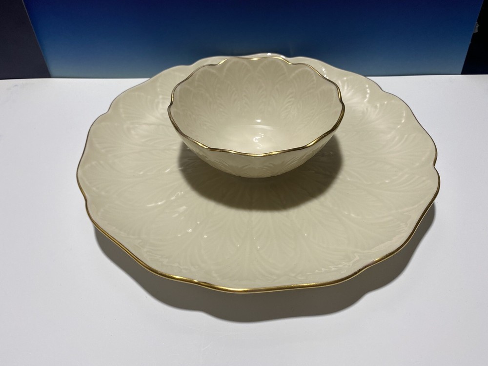 Lenox Deep Dish! Large 10”in wide