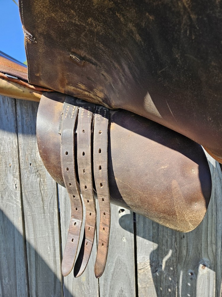 Beval Jumping Saddle Size 17 Long Made in England Devon 2000 Used