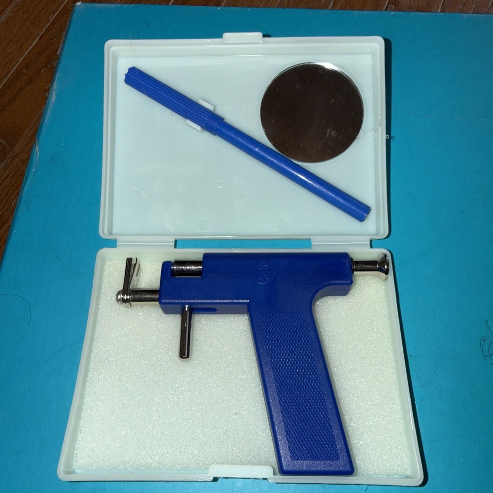 Bergeron Ear Piercing Kit.  I’ve Never Used It, Know Nothing About It!