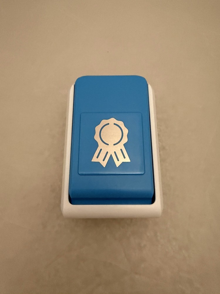 Creative Memories Award Ribbon Decorative Punch