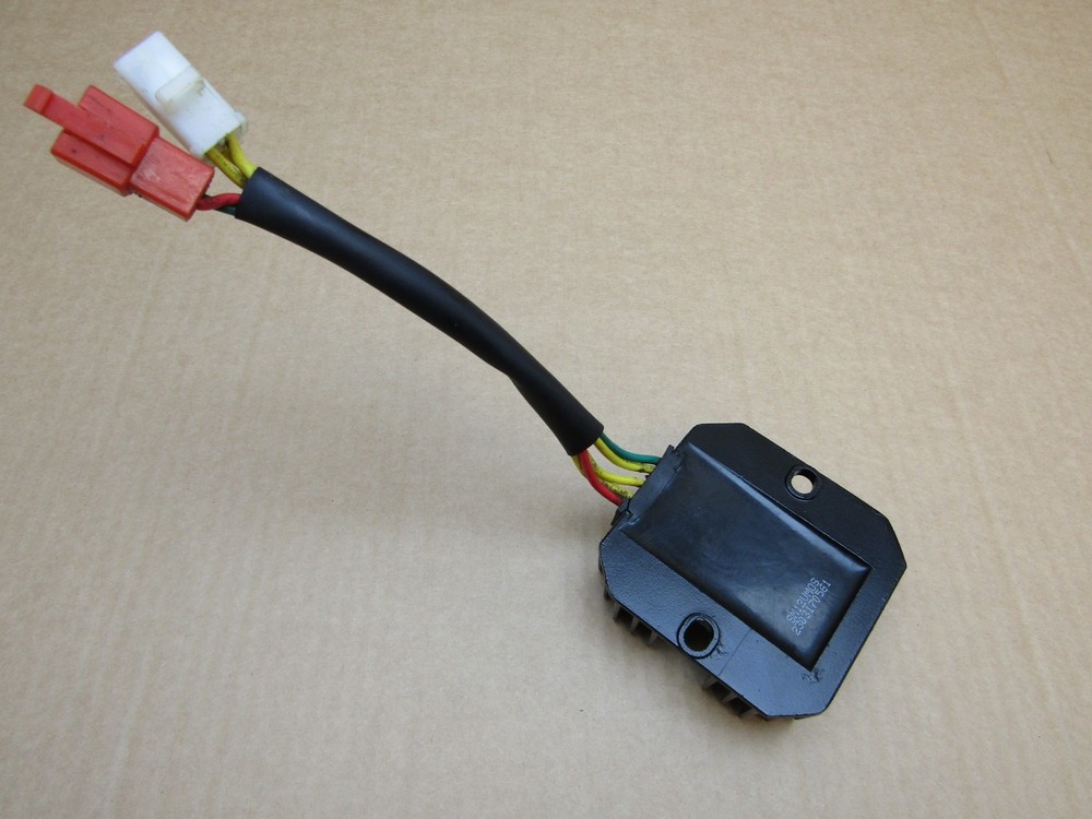 Keeway Versilia 125 E5 2024 6,417 miles regulator rectifier (15568)