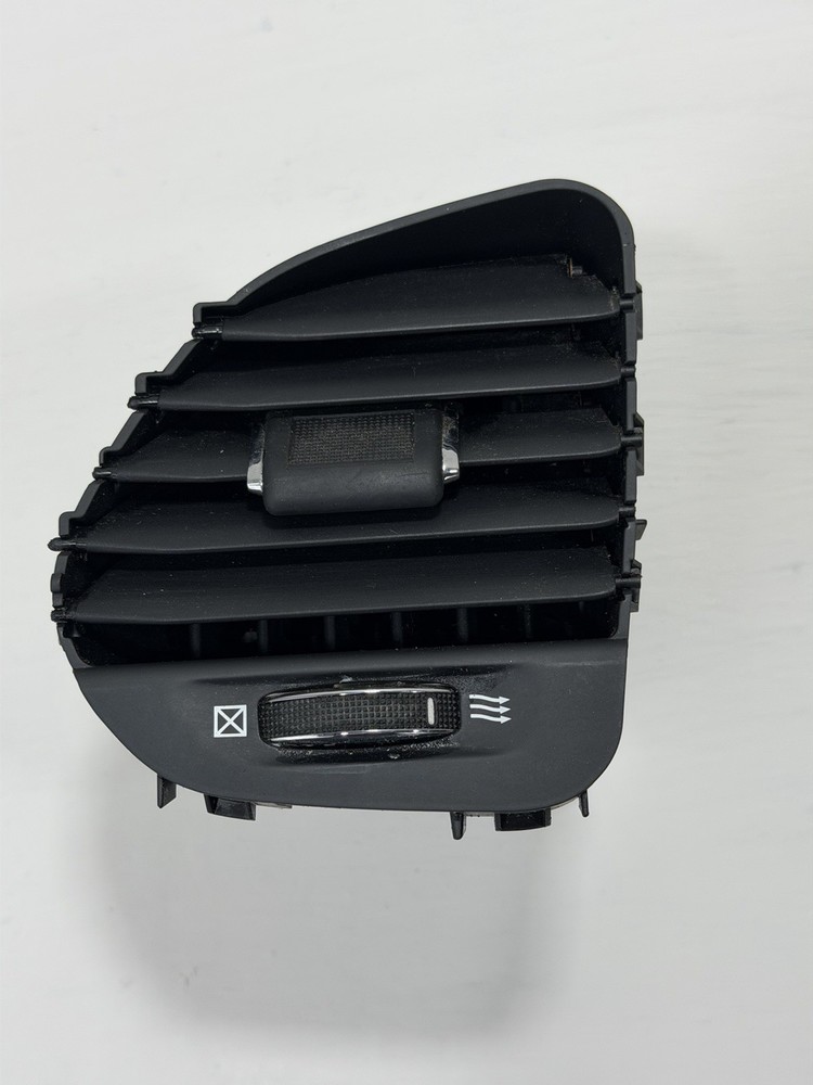2017 - 2020 Jeep Renegade Dash Air Vent Left Driver OEM