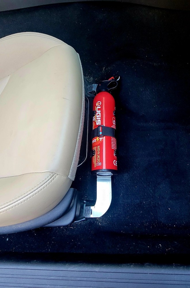 18 inch Universal under seat fire extinguisher mount.