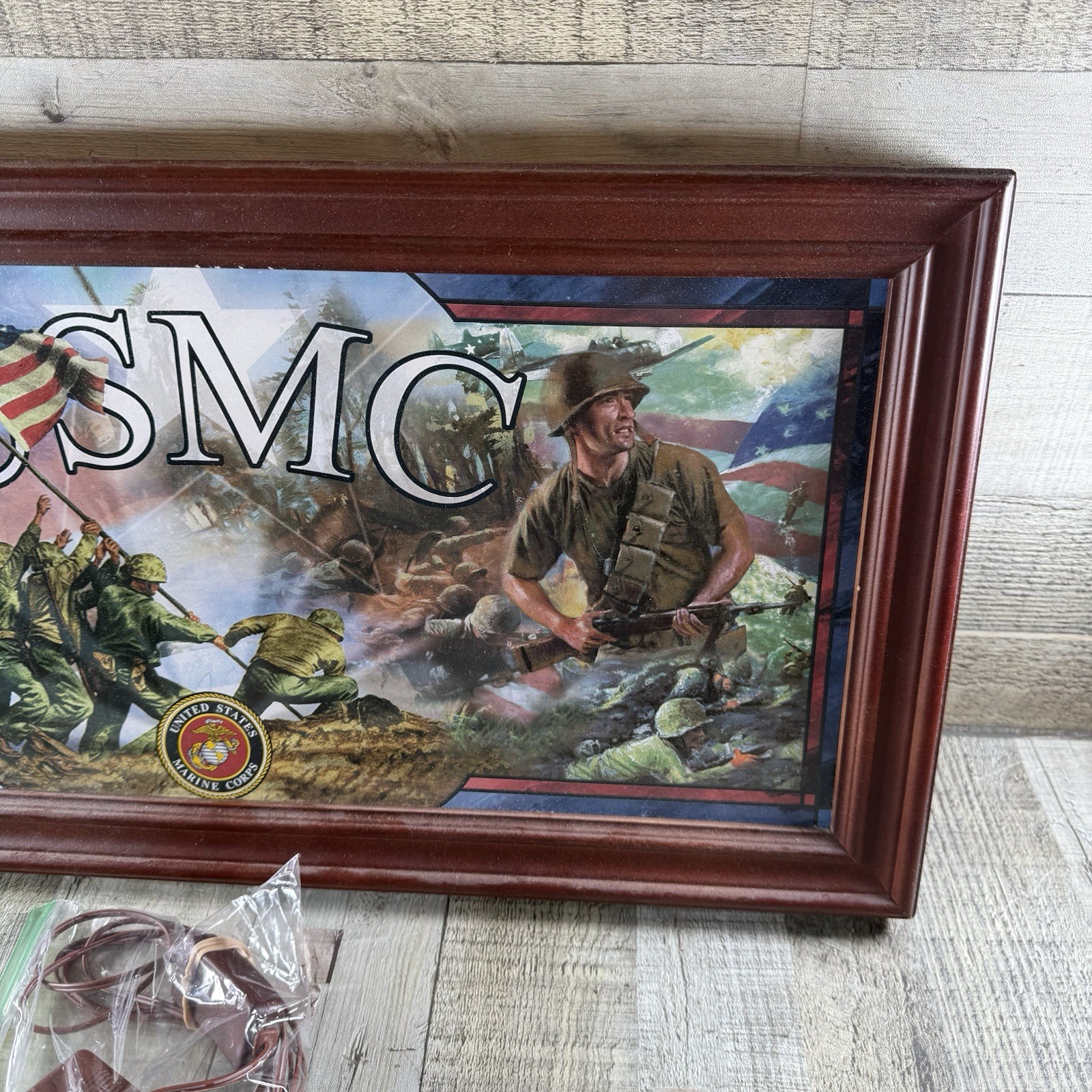 2005 Bradford Exchange LIGHT OF FREEDOM USMC Limited Edition Stain Glass Light