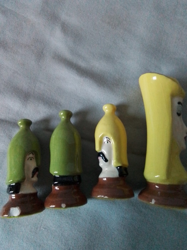 32pc Complete Chess Set Pieces. Hand Painted Medieval Or Gothic Theme.