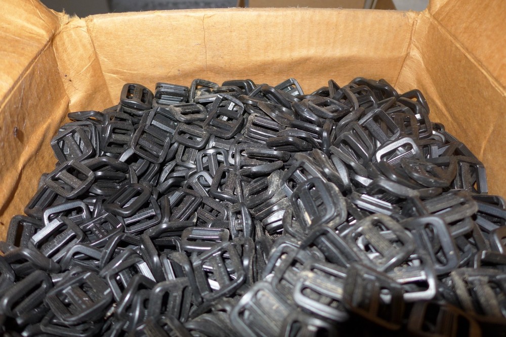 A16 PLASTIC SLIDER TRI-GLIDE ADJUST BUCKLES BACKPACK STRAPS WEBBING 5/8 QTY 1000