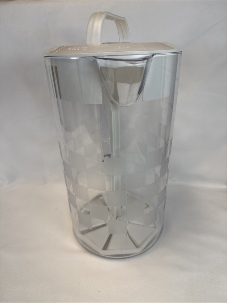 Pampered Chef Quick Stir 2 Quart Clear Pitcher Checker Board Pattern White Lid