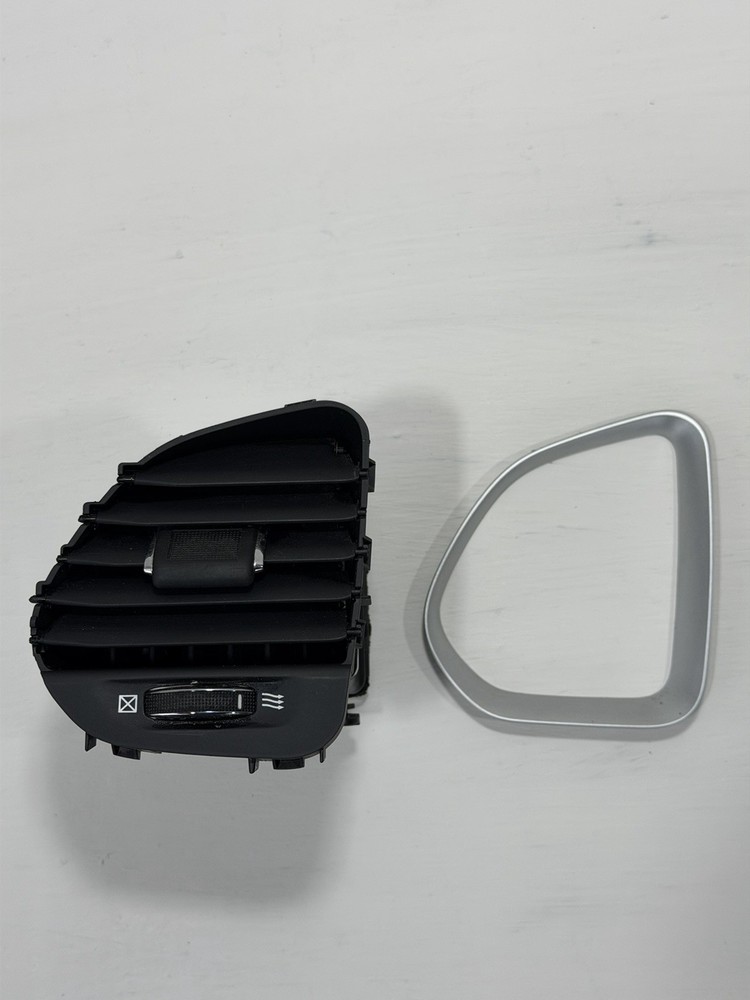 2017 - 2020 Jeep Renegade Dash Air Vent Left Driver OEM