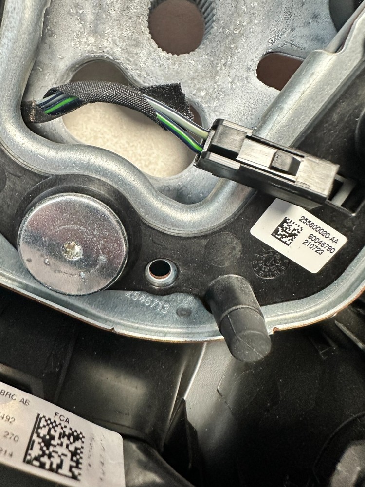 JEEP STEERING WHEEL LEATHER MULTI FUNCTION LEATHER STEERING WHEEL GENUINE NEW...