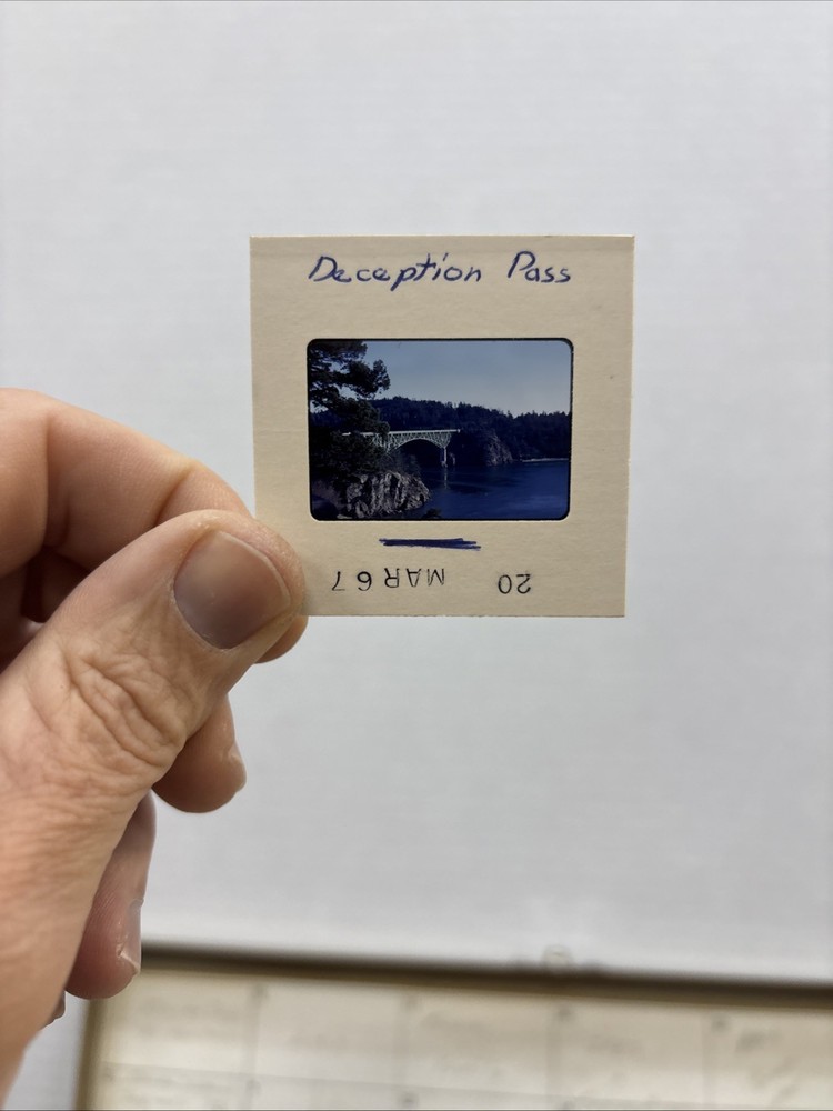 Vintage 35mm Slide Storage Case With Slides **Untested