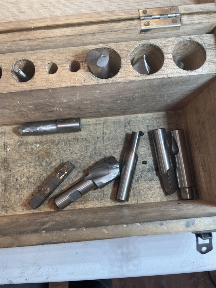 R8 ENCO AUTO FACING AND BORING HEAD WITH CASE & ATTACHMENTS