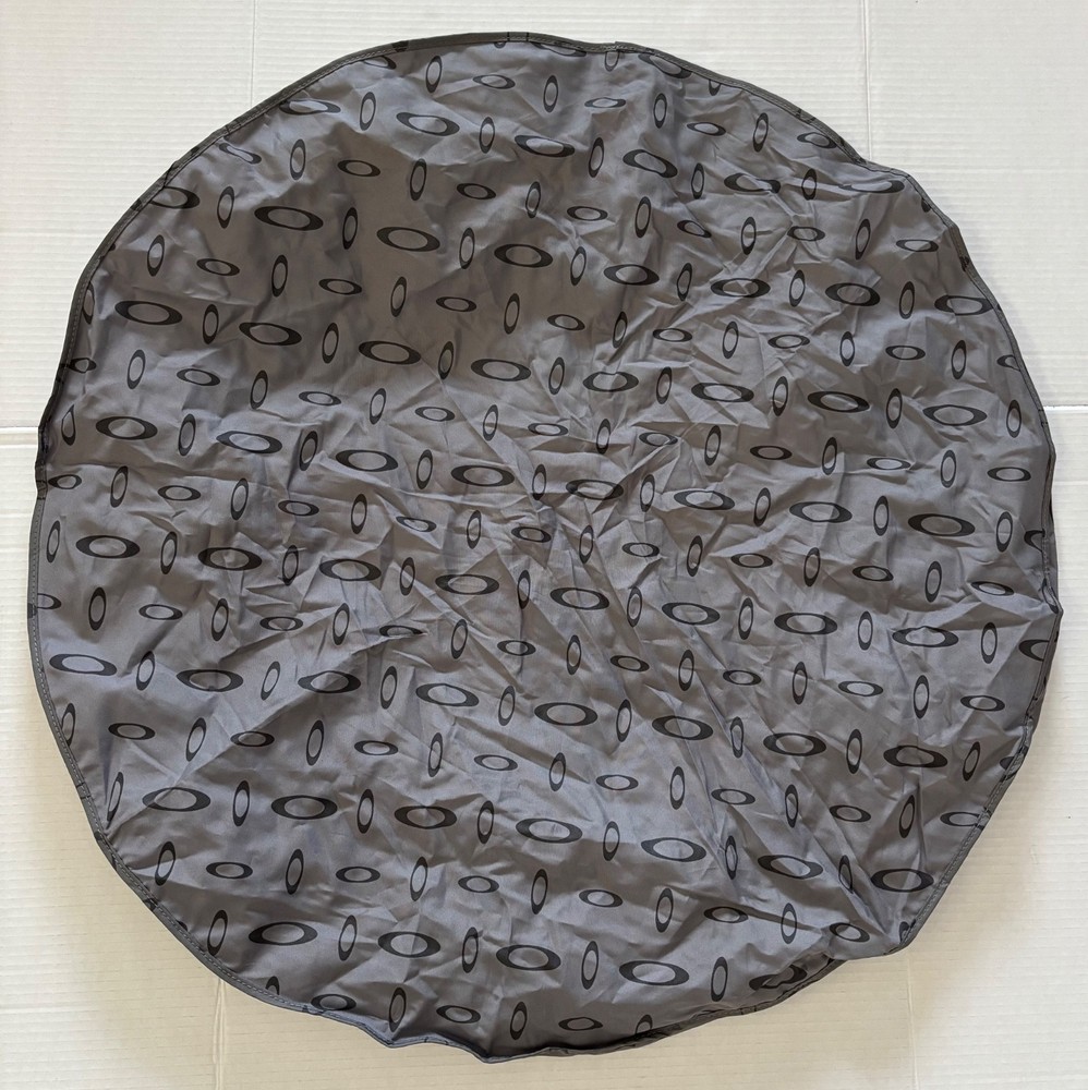 Pre-Owned Oakley wetsuit changing mat