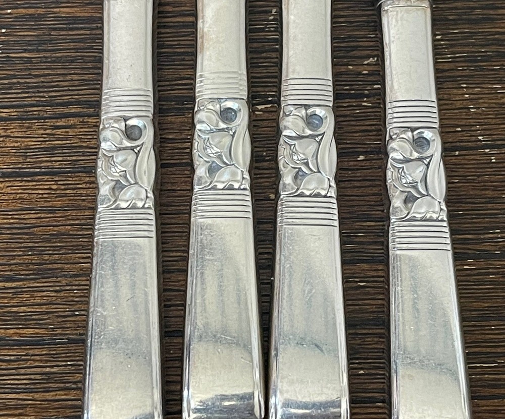4 Oneida Community Morning Star Pattern Silverplate Flatware Dinner Knives