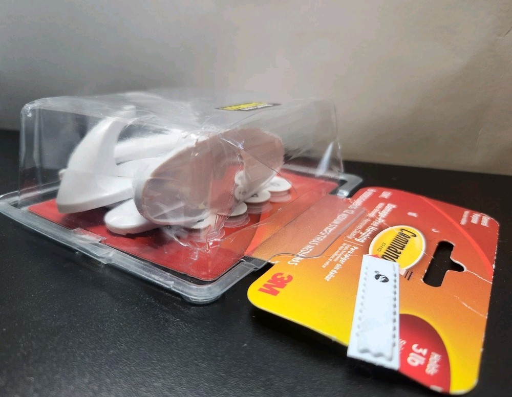 3M Command Hooks Medium White 3lb 4 Hooks w/ Strips Partial Pack