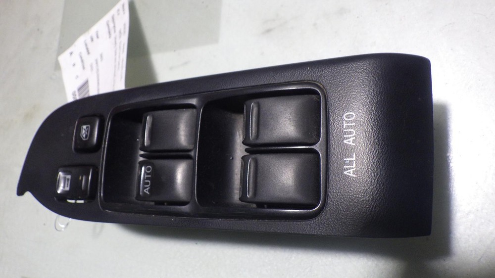03 INFINITI G35 Front Door Switch
