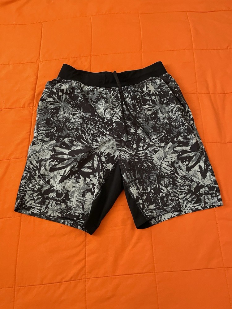 Lululemon Shorts Mens Small Athletic Multicolor