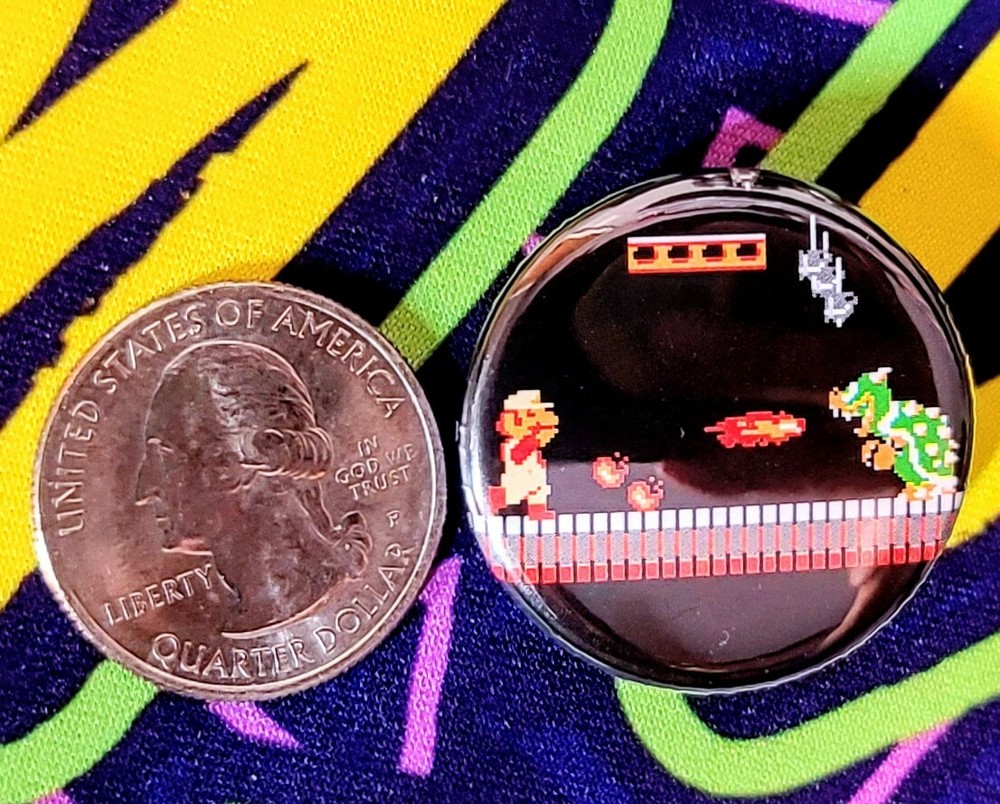 Lot x100 DC Comics Pins Buttons - Read Description