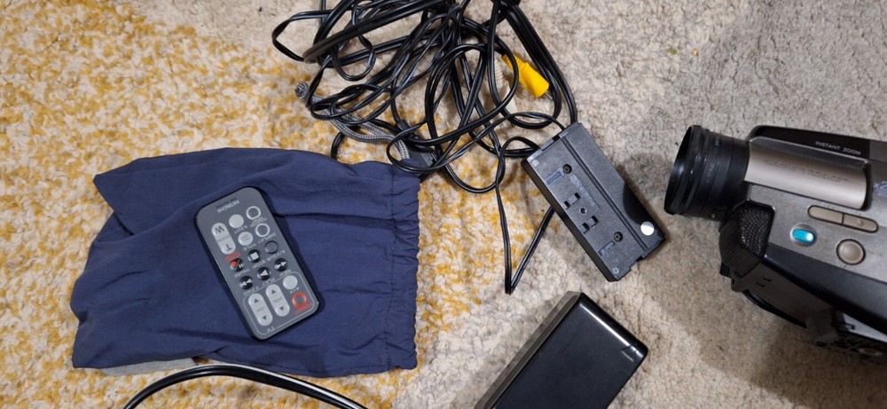 Hitachi VM e58A video camera Read Please