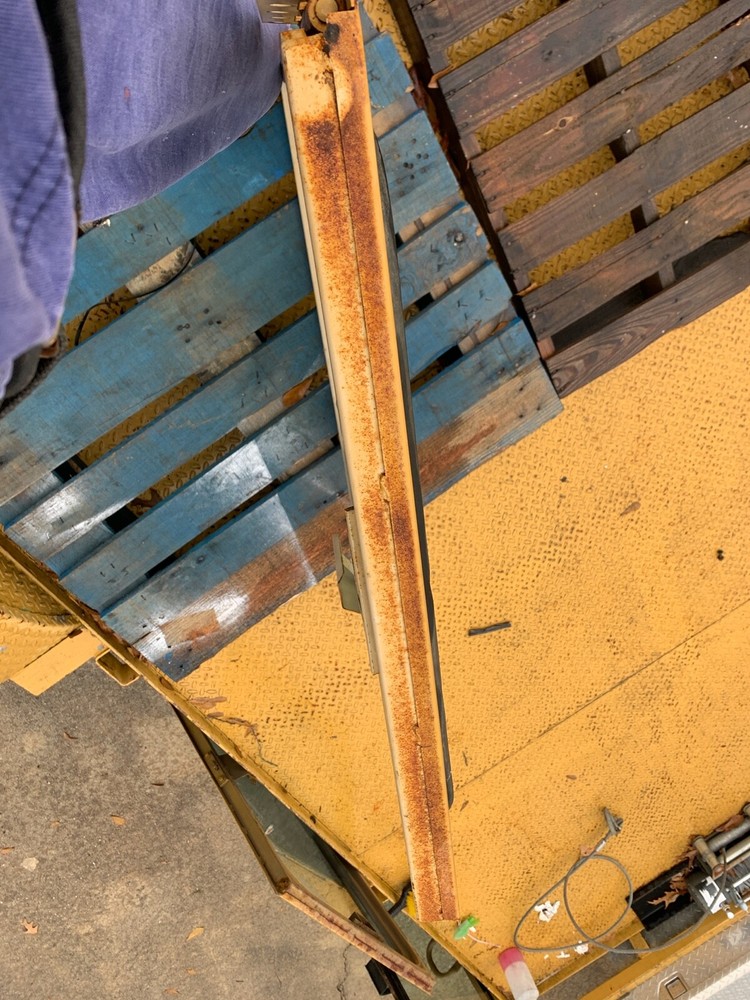 5V9316 Caterpillar RH Door / Window
