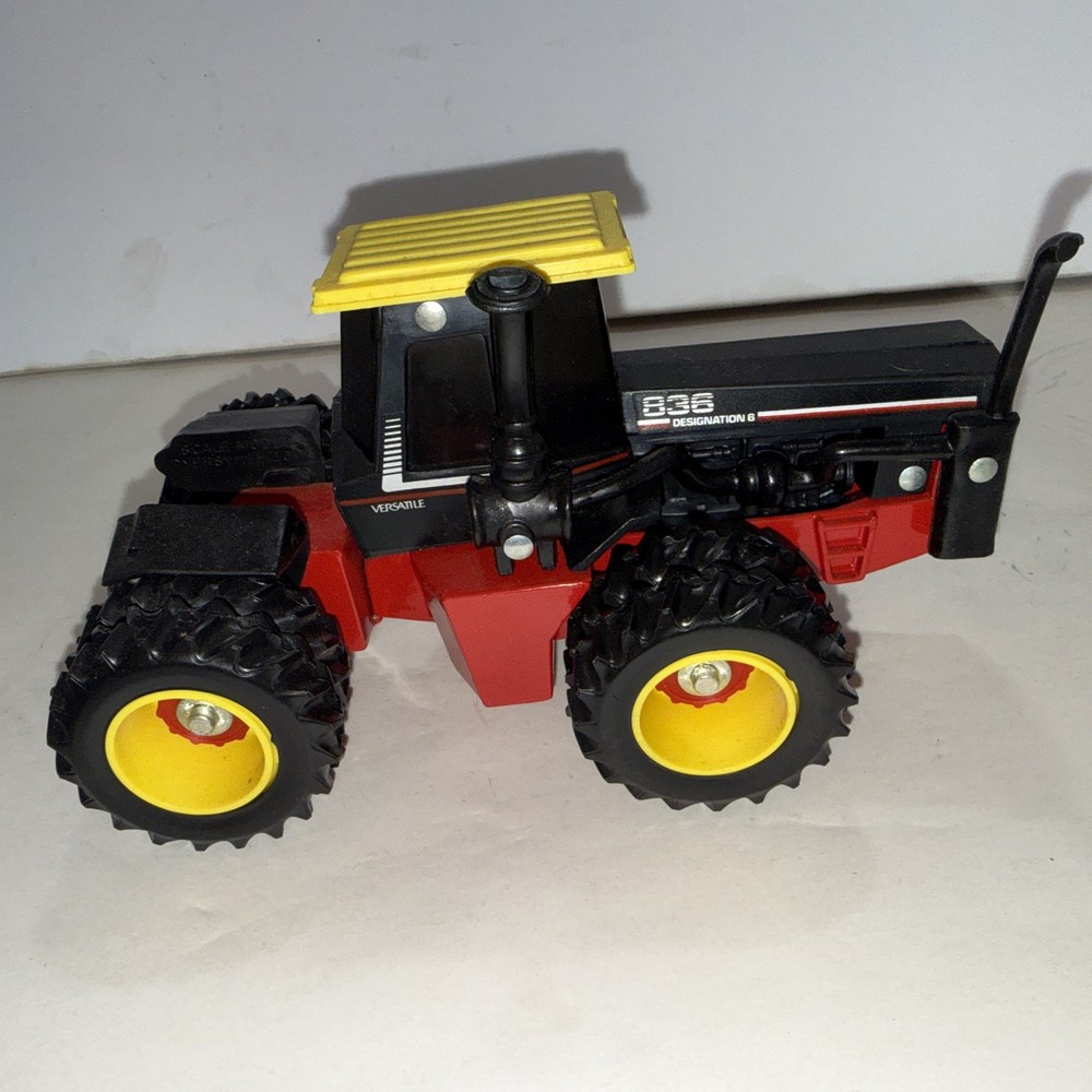 Scale Models - Versatile 836 Tractor With Duals - 1:32 Diecast