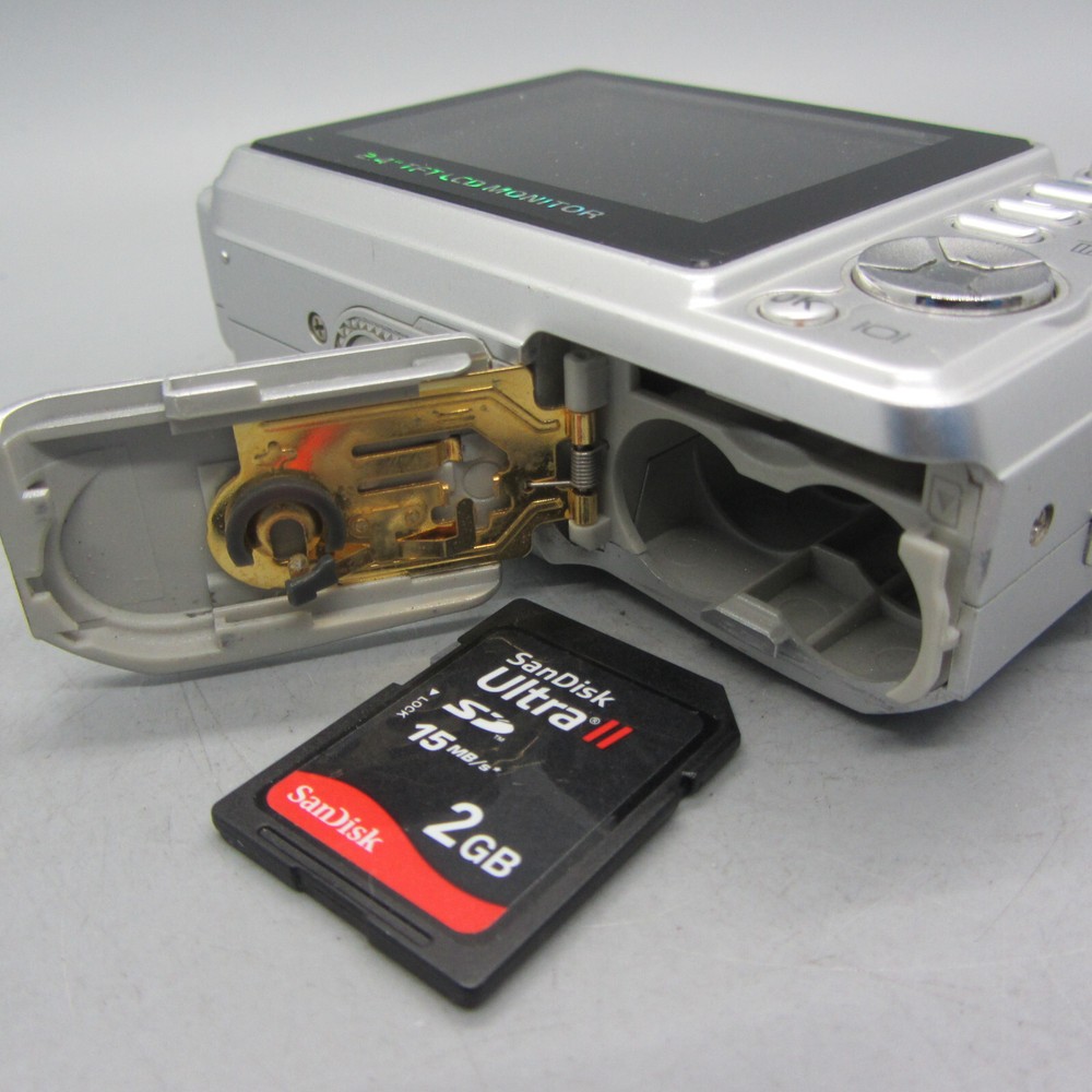 Hitachi Digital Camera HDC-551e 5.0MP Silver Tested