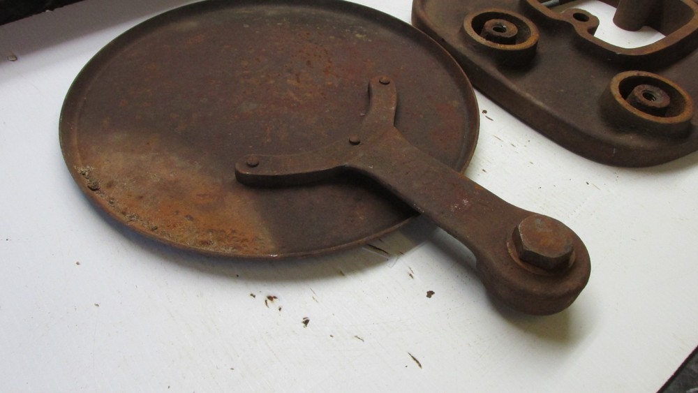 2 Old Iron Cream Separator Bucket Table Model 1400 IHC