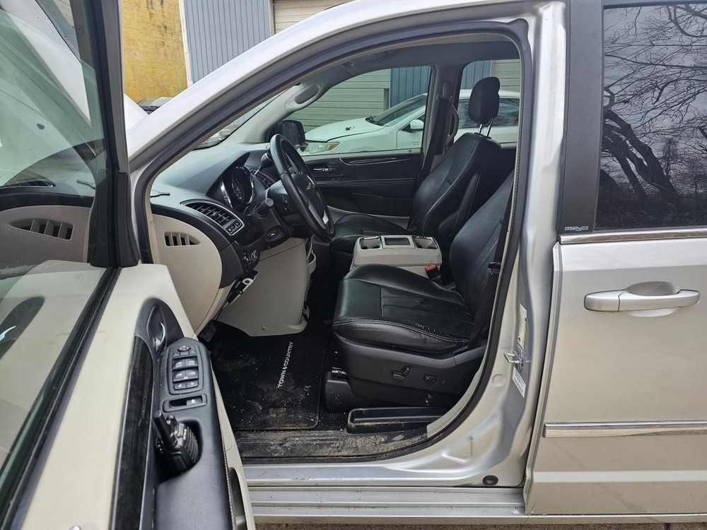 TOWN COUN 2012 Headrest 2440899