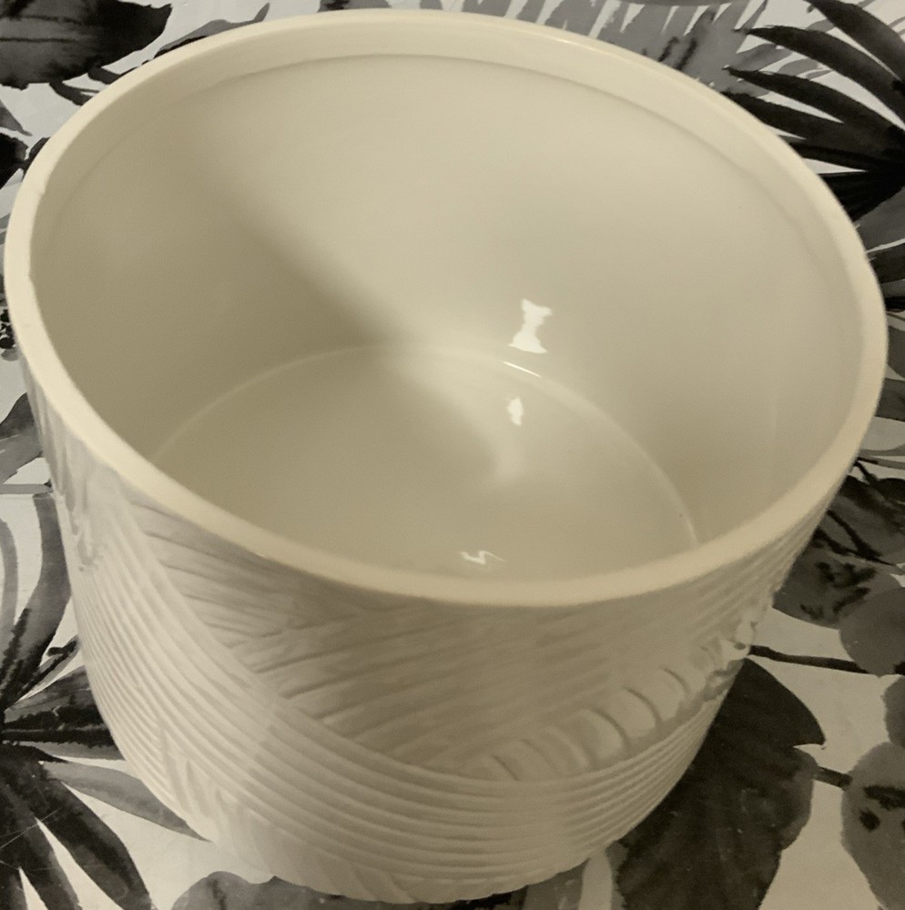 ➿ Sagebrook Swirl Footed Planter, White 8” 🆕