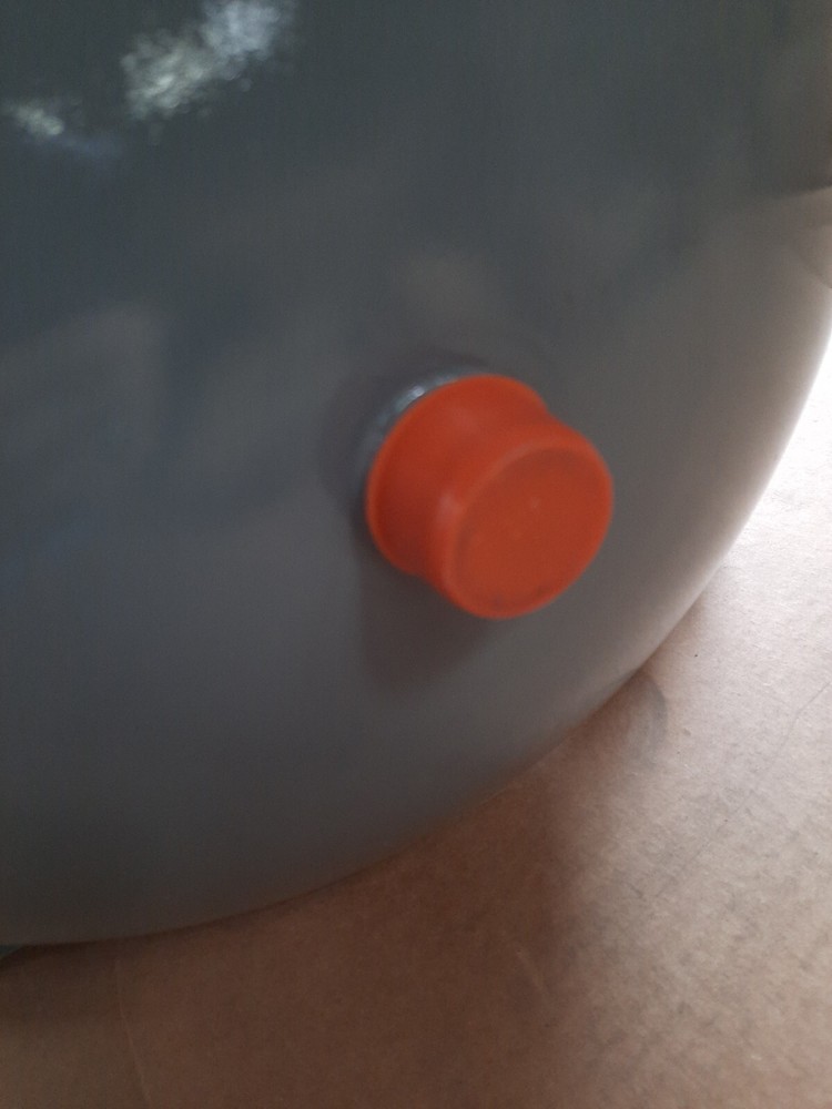 AMTROL 20 GALLON HORIZONTAL STORAGE TANK - 125 PSI