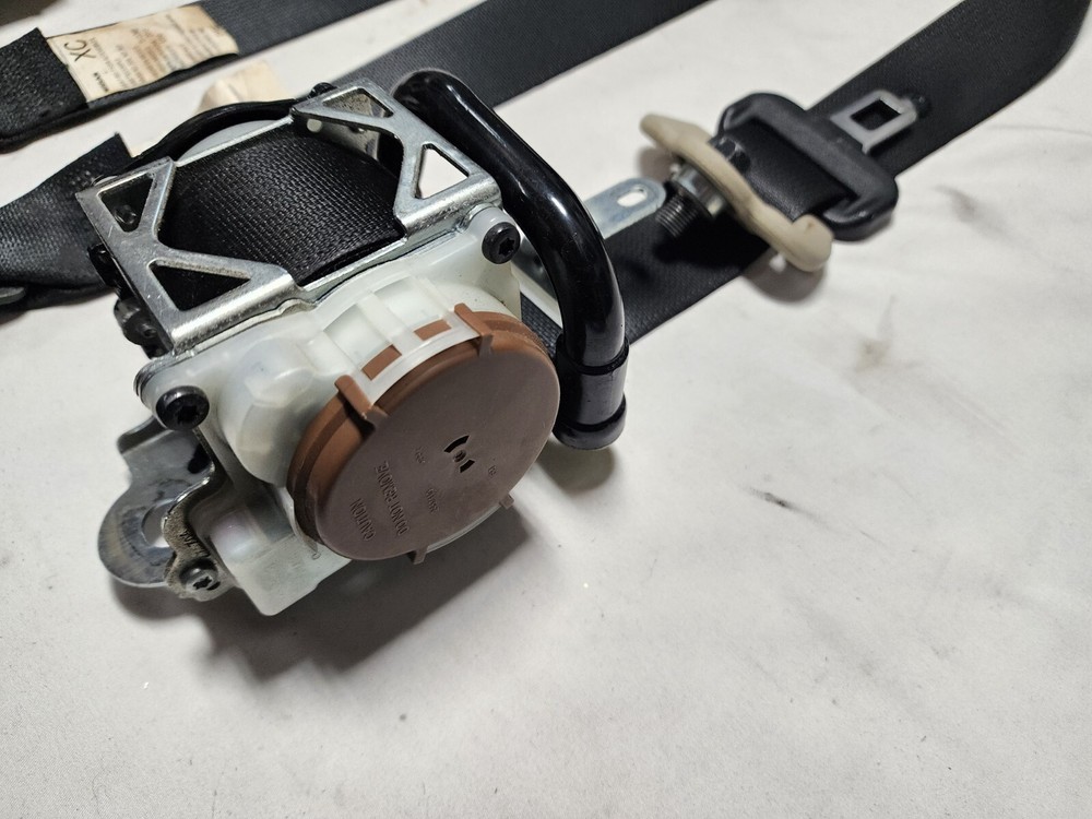2013 - 2015 Nissan Versa Note Drivers & Passengers Front Seat Belts