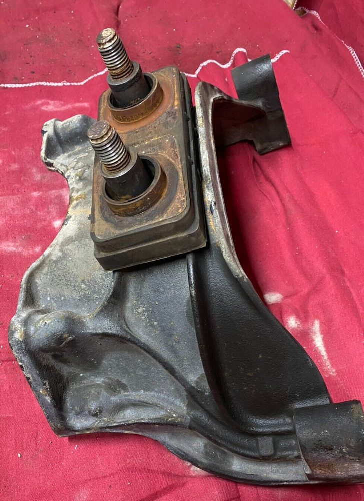 FRONT ENGINE MOUNT OEM, DETROIT DIESEL DD15 A472 223 1604 , BRACKET,SUPPORT