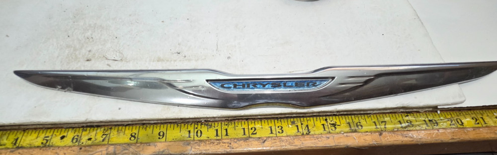 CHRYSLER 200 FRONT EMBLEM 19" 05182602 {X300}
