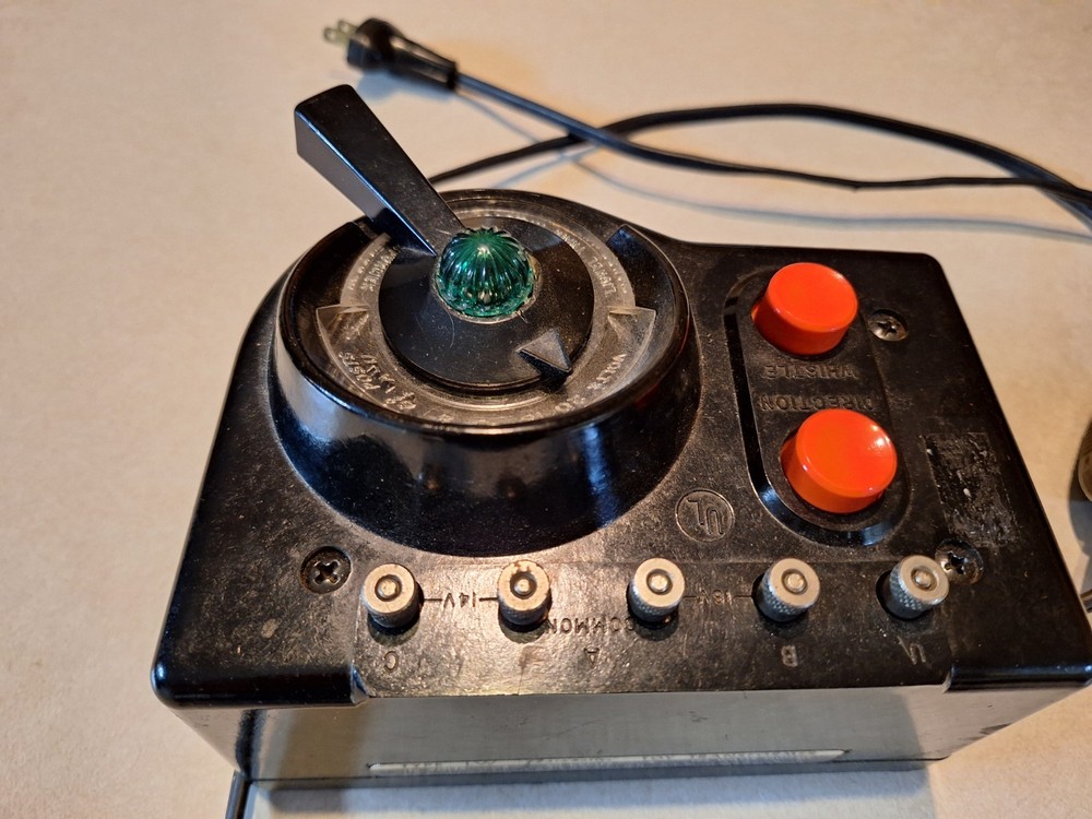 Lionel Trainmaster 125 Watt Transformer: Type LW: Powers Up: Untested