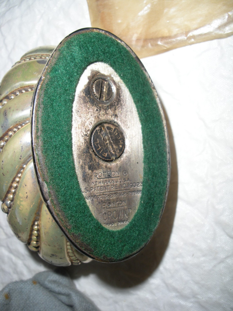 VINTAGE RONSON SILVER QUEEN ANNE TABLE LIGHTER