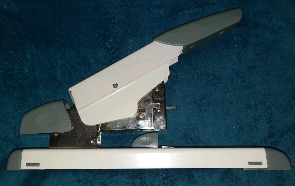 Deluxe Heavy-Duty Stapler, Swingline 160-Sheet Capacity, #39002