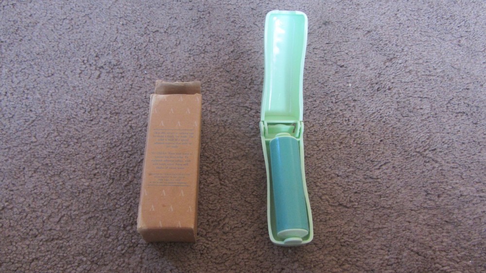 Avon Cute and Compact Lint Roller VINTAGE 1993