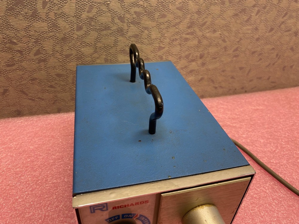 RICHARDS VERILEX PORTABLE LIGHT SOURCE