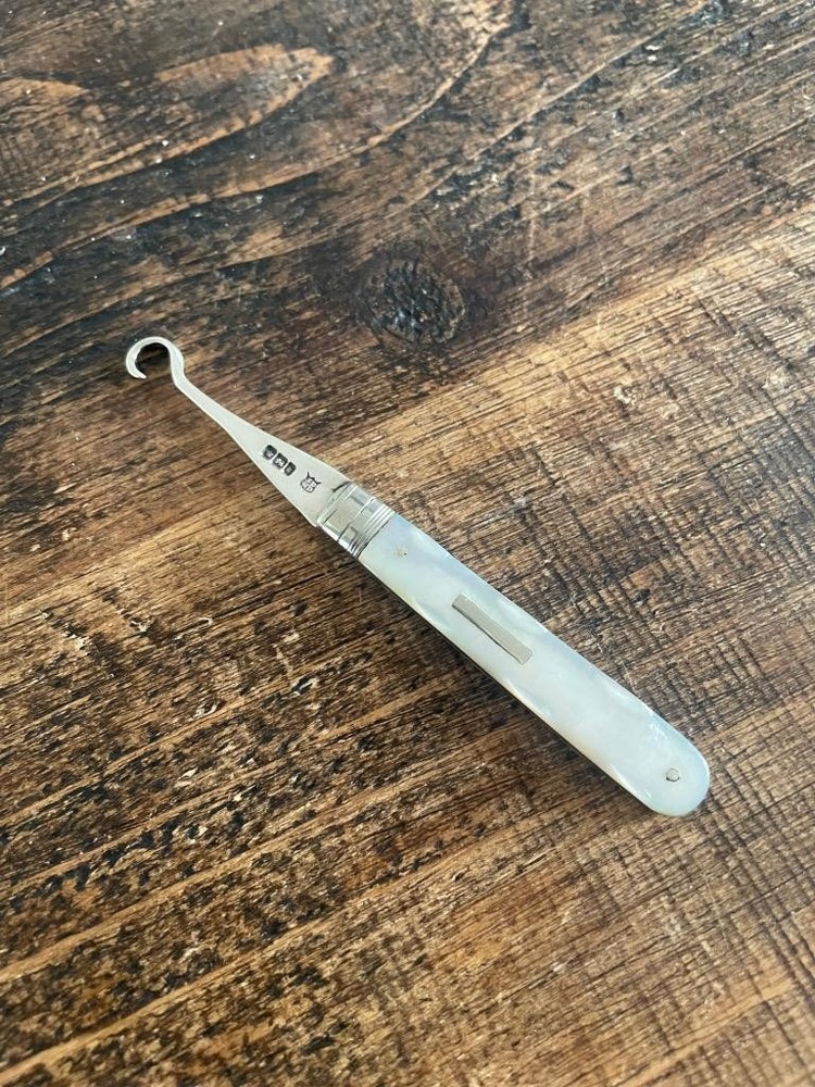 LOVELY HALLMARKED SILVER & PEARL FOLDING BUTTON HOOK Sheffield 1900