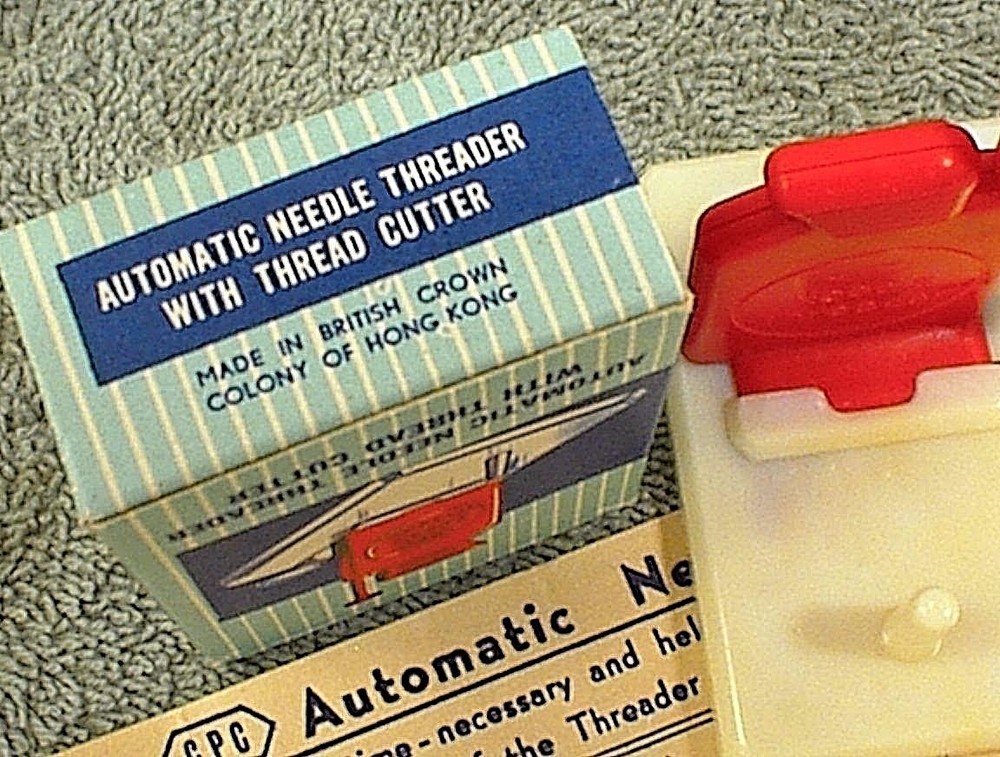VINTAGE AUTOMATIC NEEDLE THREADER WITH CUTTER IN ORIGINAL BOX CPC